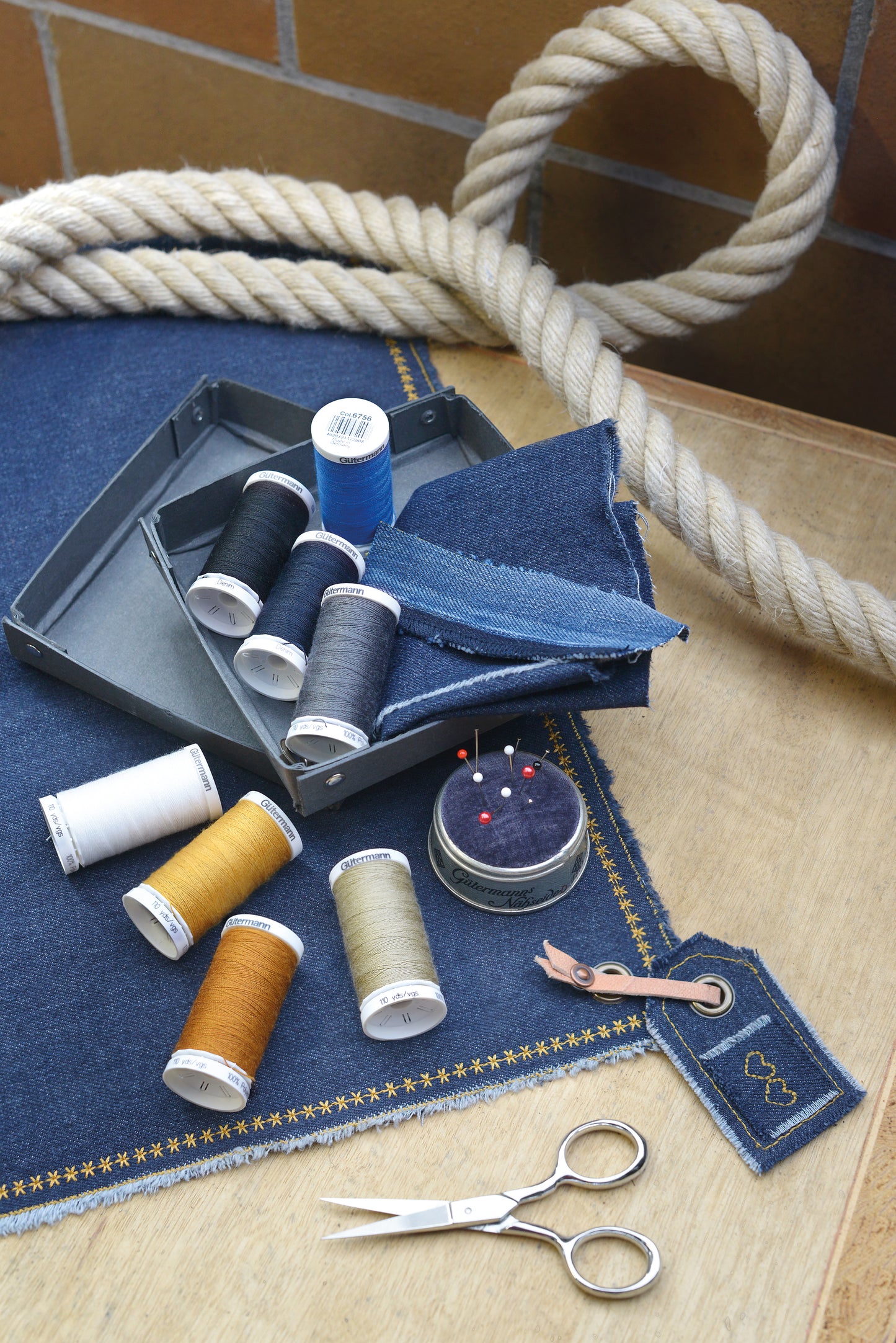 Gutermann Thread Set - Denim - 8 x 100m and 5 Jeans Machine Needles